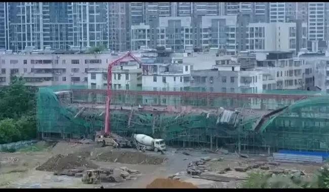 韶关在建楼盘坍塌引发建筑质量担忧，您还敢买房吗？	

广东韶关市一栋在建楼盘状元