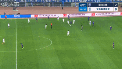 绍尔让斯坦丘恍惚中看到了四年前的自己！如入无人之境。 