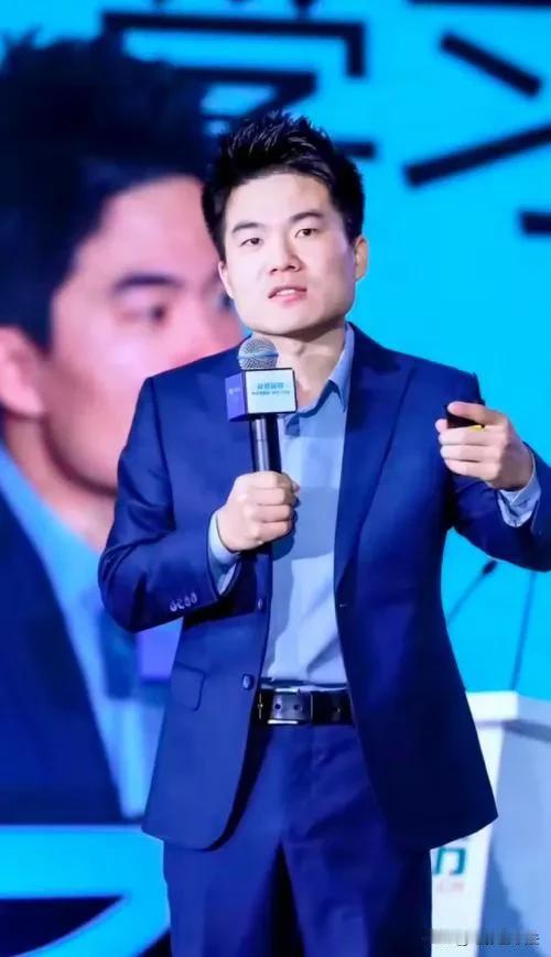 东方甄选股票跌了这么多，为什么董宇辉从来没有说过一句话？

第一，根本不想说，要