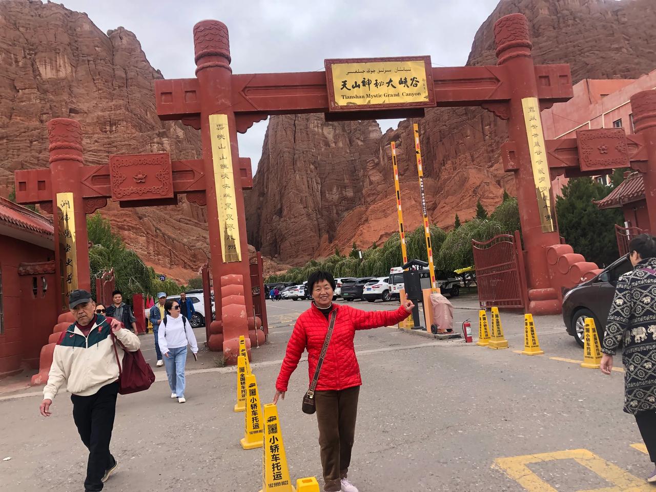 天山神秘大峡谷的迷人之处，不仅仅在于它的雄奇、险峻、而在于它的幽深、宁静和神秘。