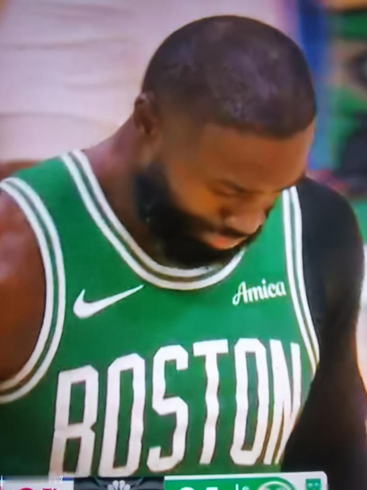 一条腿筋，可能要废掉NBA最后一个冠军希望。
你以为横扫太阳，杰威就安全了？错