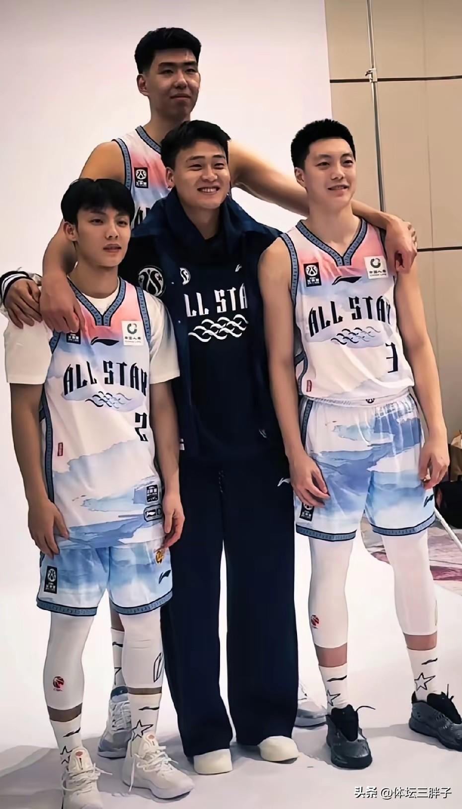 全明星周末赛，哥几个又凑到一起，尽显人情世故。虽然杜峰抛弃了赵睿和徐昕，虽然杜峰