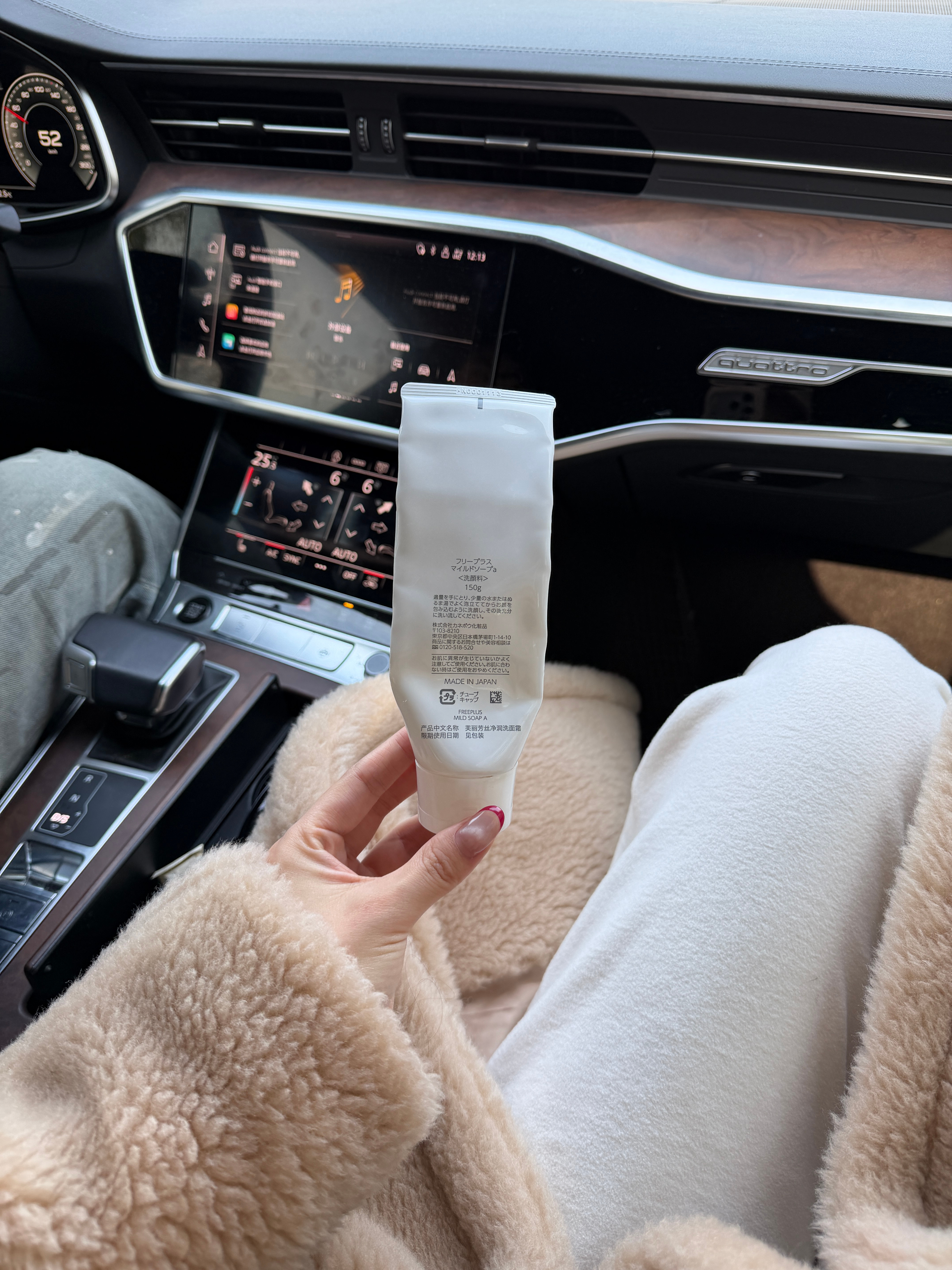 闺蜜 这个洗面奶 我用着跟cpb一模一样甚至里面的小颗粒都一样 别买错系列了