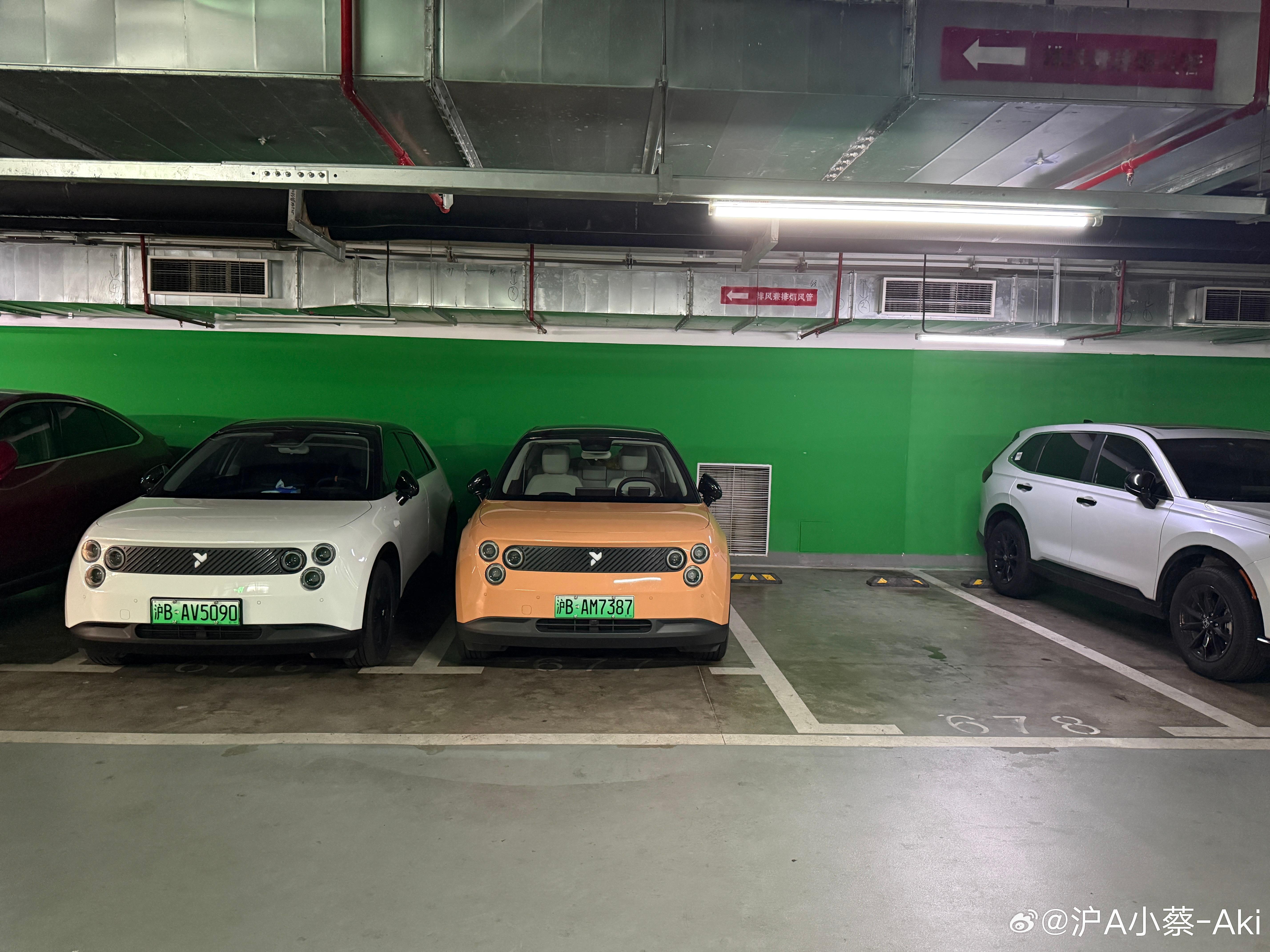 给大家参考一下萤火虫面对：微型车位、正常车位和大巴车位时的余量对比。防杠说明：不