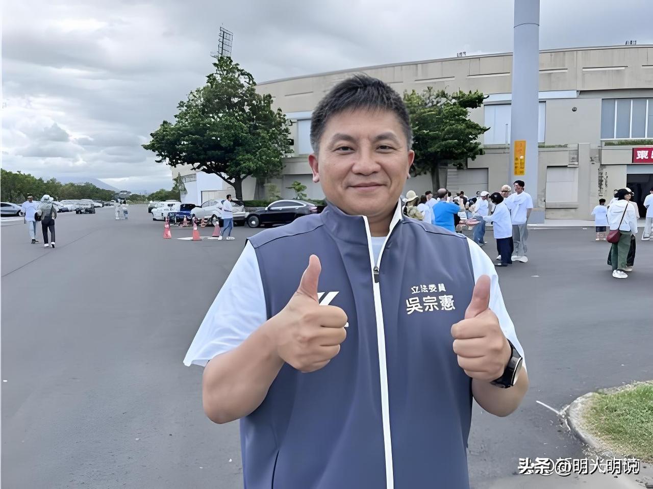 民进党靠侧翼抹黑，国民党只会讲道理？郑丽文才是真正高手
 
明人明说，不绕弯子，