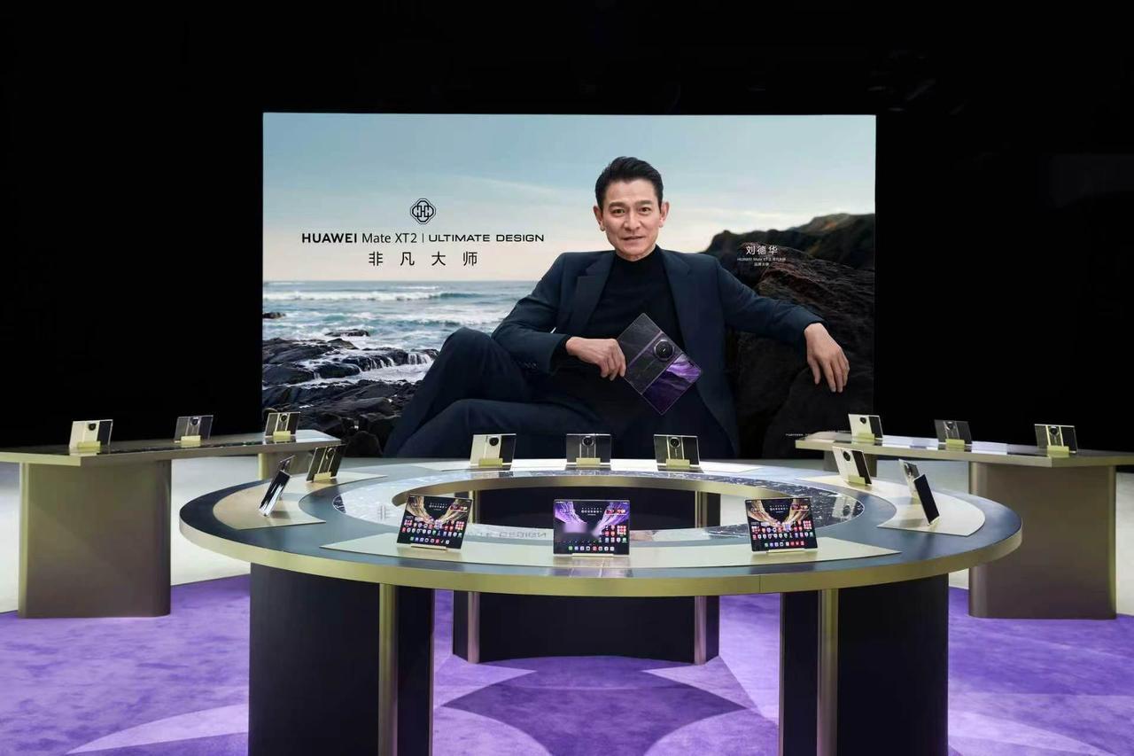 华为时隔六年重启全球直播——五大海外平台同步，刘德华站台。这场发布会本身，比Ma