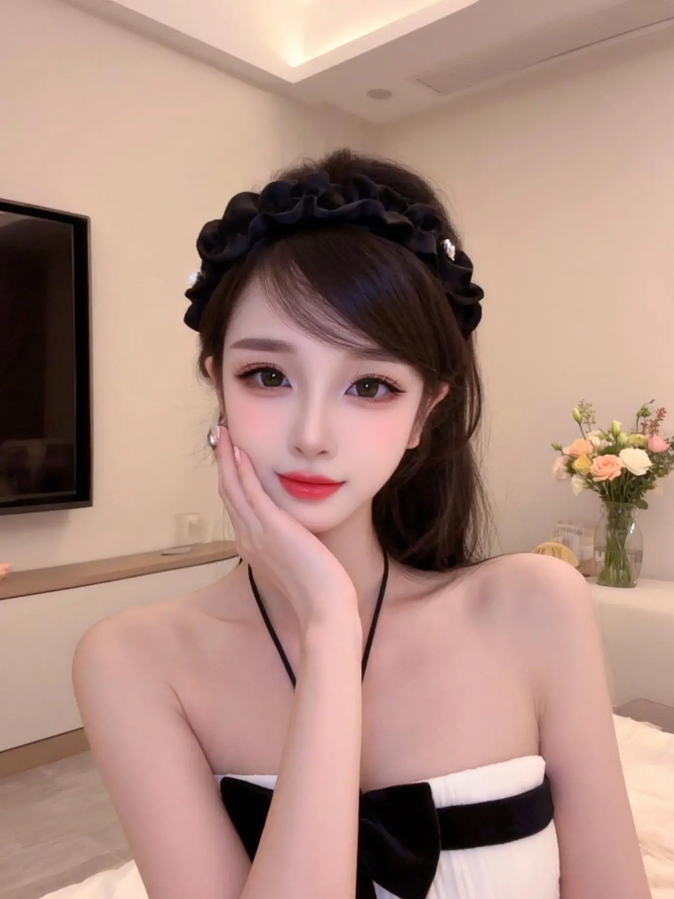 抹胸上衣 女生穿搭记录 甜系女生必备 蕾丝发箍 宅家拍照指南