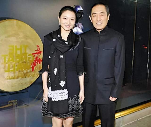 恩爱27年抵不过残酷现实，76岁张艺谋尽显老态，44岁陈婷布局后路