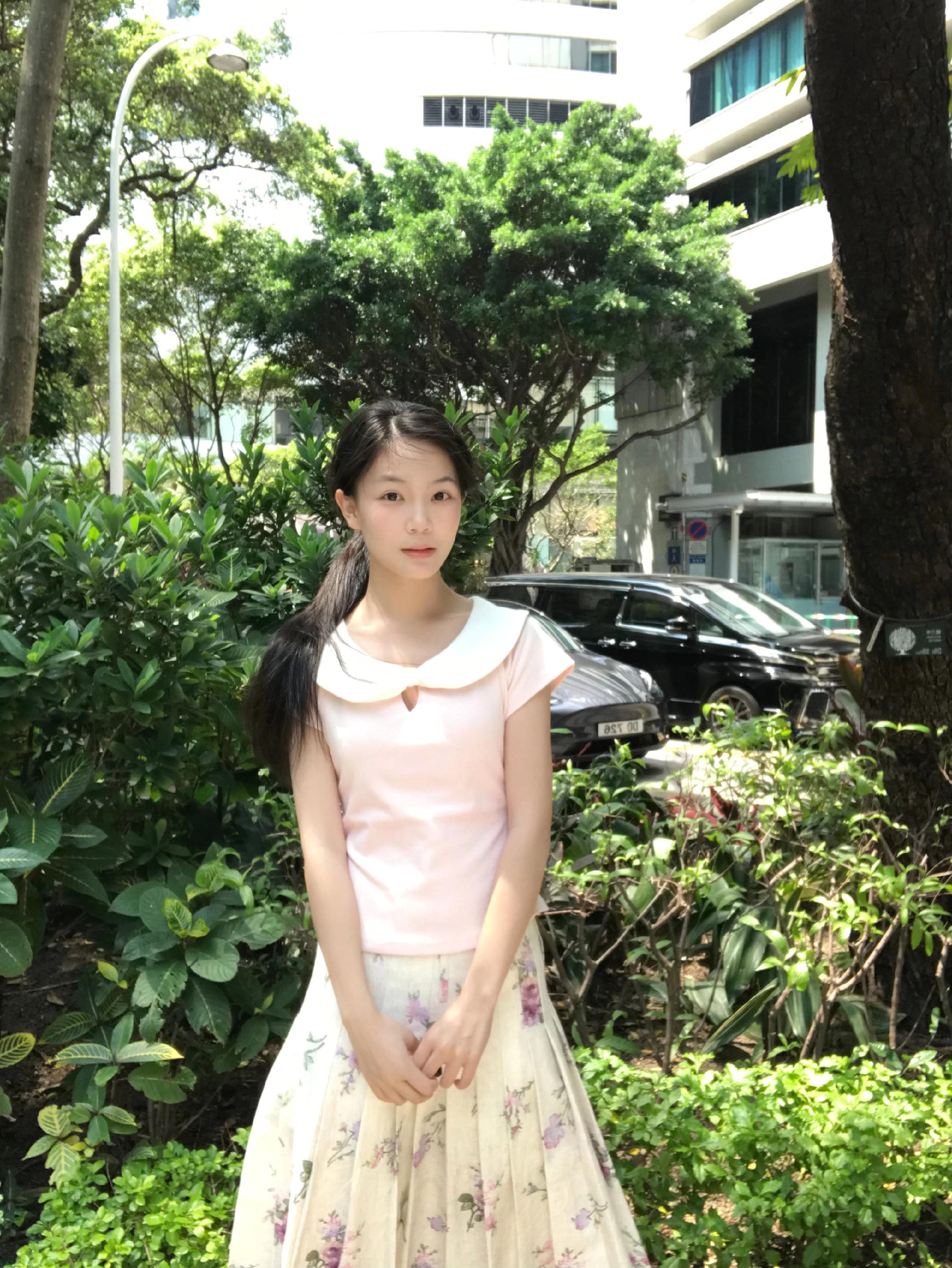 一笺浸透茉莉的雨信 正停泊在我垂落的眼睫
