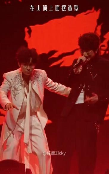 胡夏早安还是太有节目了胡夏的演唱会创新十足，双簧互动让现场气氛瞬间活跃。 ​​​