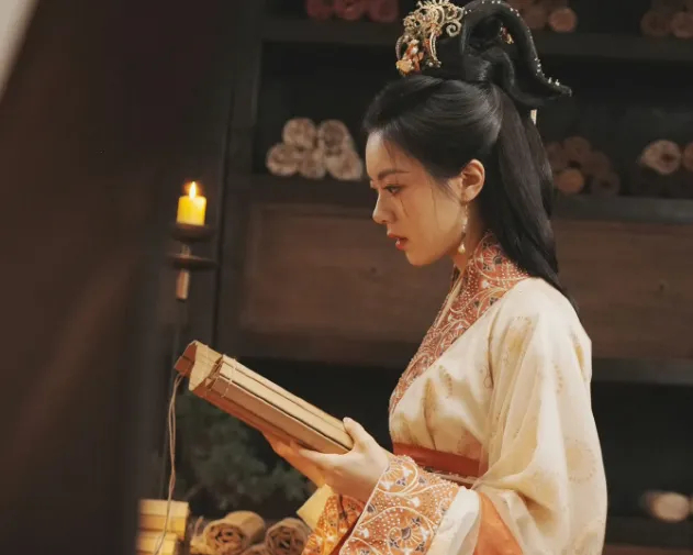 演完《爱情公寓》演《度华年》，没想到她竟是个“隐藏”的大美女 ​​​