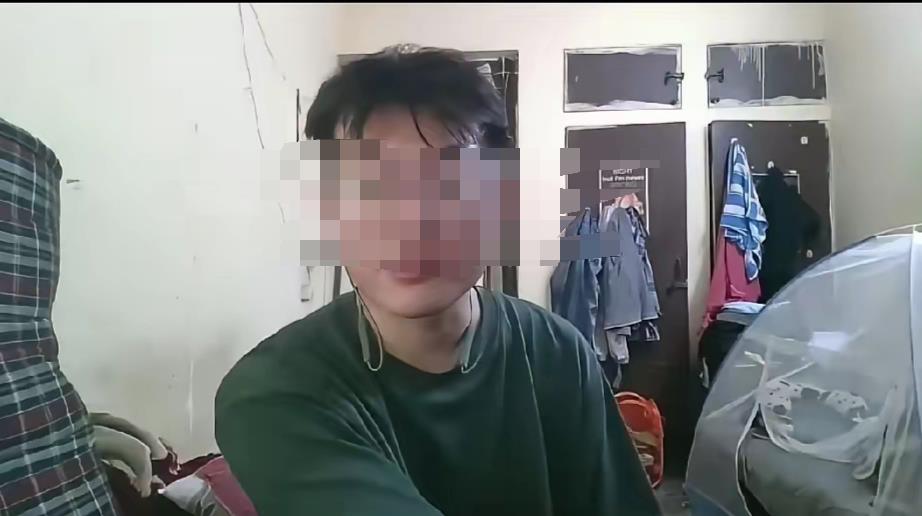 谈起在印度留学，这位同学泪都快流干了，别国的留学生活，最多是吃的不咋地，印度会告