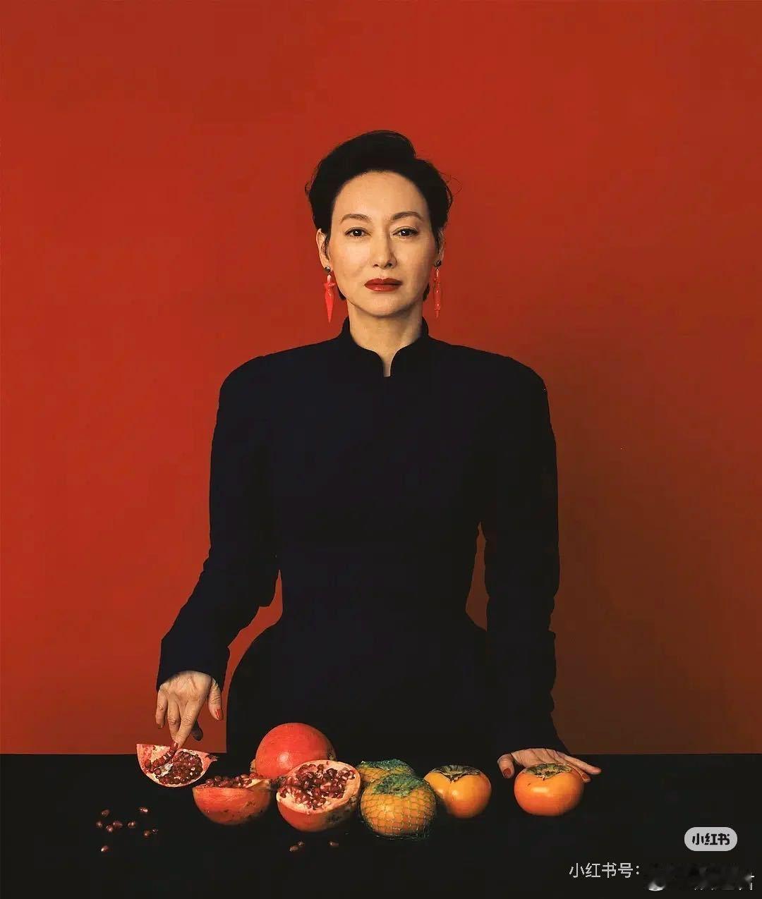惠英红的每条伤疤都是来时路  伤疤不是阻碍，是惠英红的财富。她带着伤疤，在演艺路
