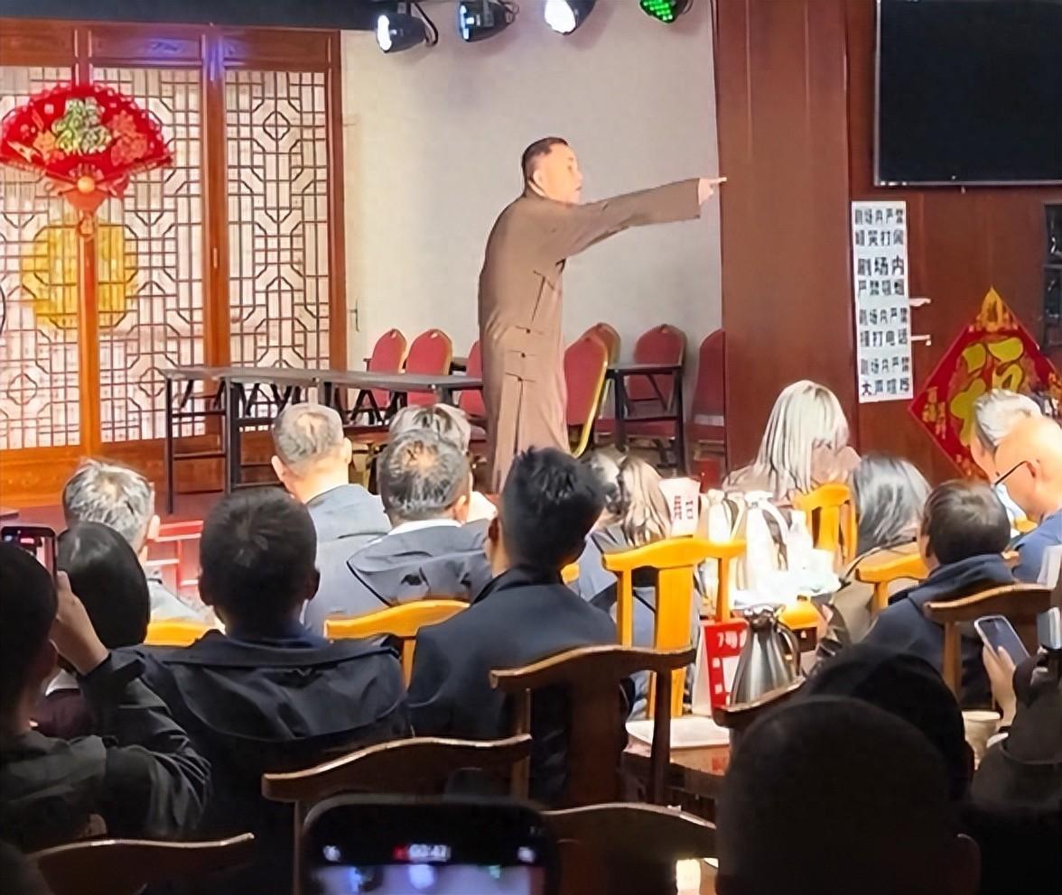 不到 24 小时，杨议摊上两桩大事，这回谁也救不了他这股狂劲。 一个说了四十年相