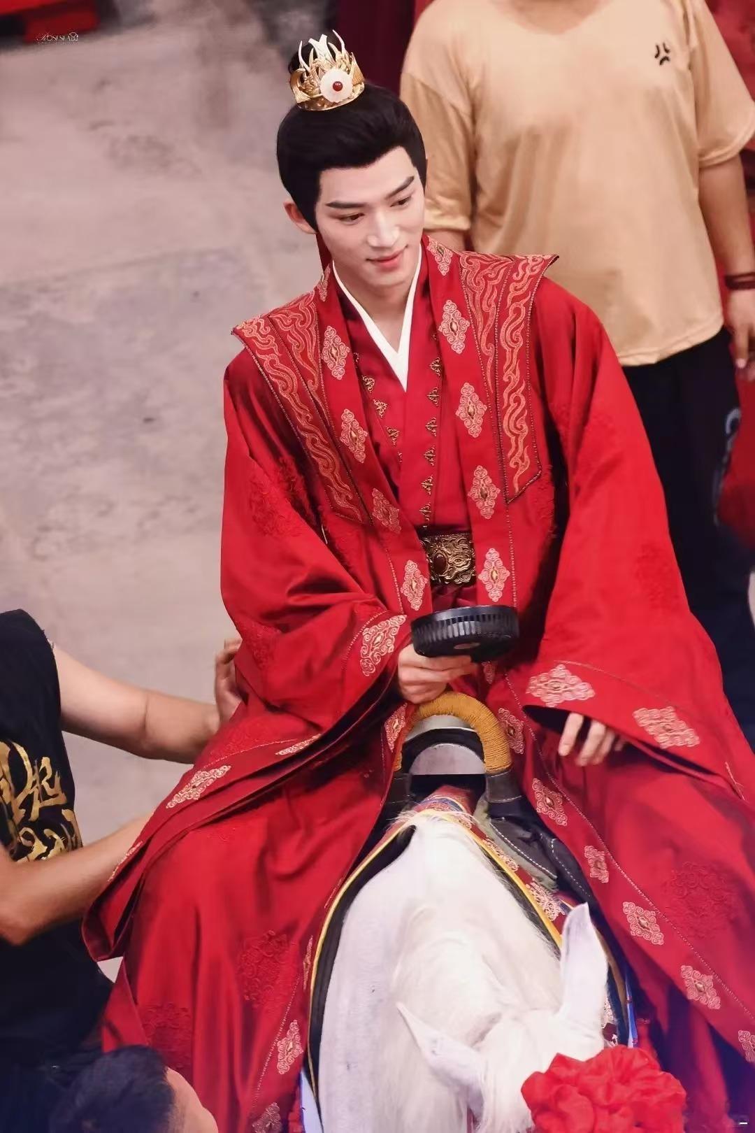 白鹿王星越新剧办案全靠手搓预告太对味了！白鹿王星越一文一武联手查案，中式恐怖那味