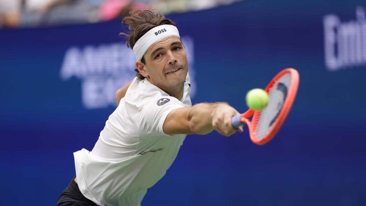 【弗里茨首轮击败18岁小将布兰奇】

9号种子泰勒·弗里茨在2026美网首轮比赛