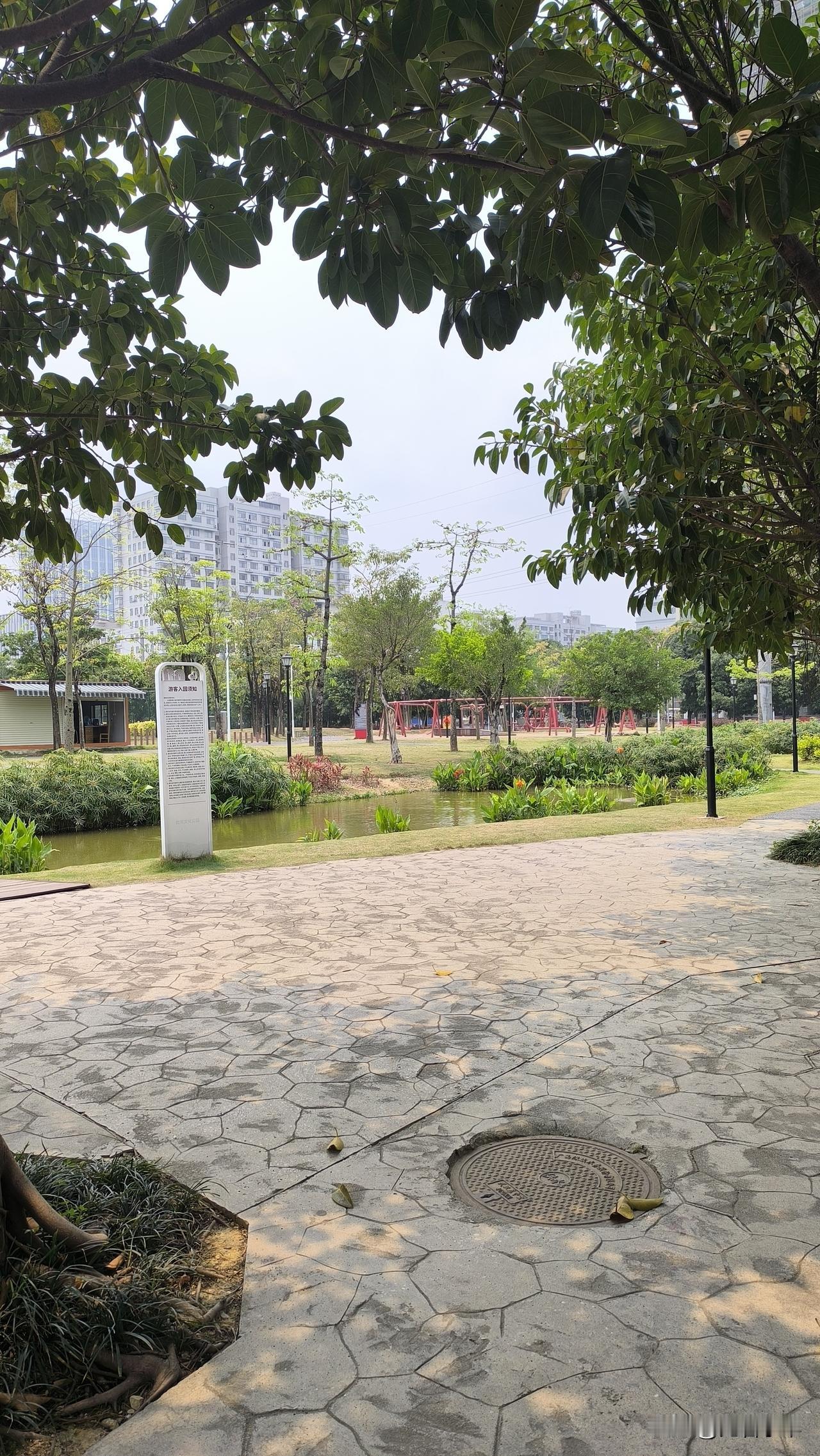 你觉得自己适合一个人外出旅行吗？
很多人其实都想一个人出去旅行，但大多数人都被自