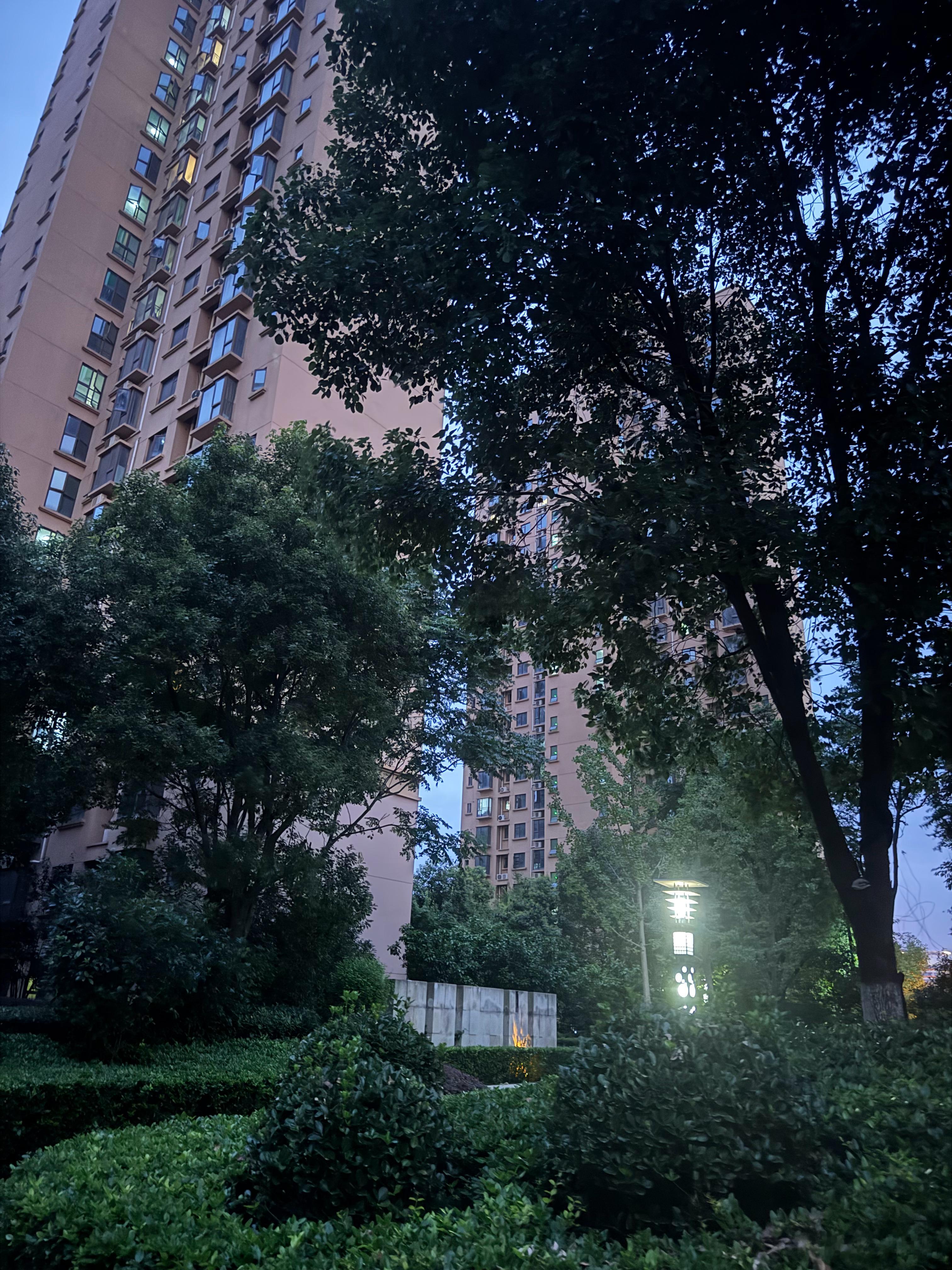 不知道是不是年纪大了的原因，有时候可能一件小事，就需要消化很久。。。 