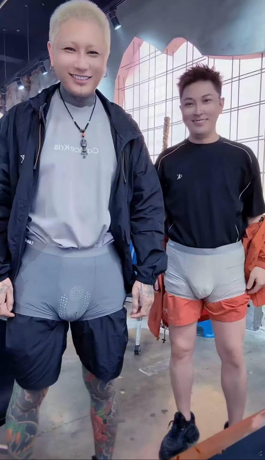 方丈和王小国两人，这是卖货还是推销自己的产品？ 