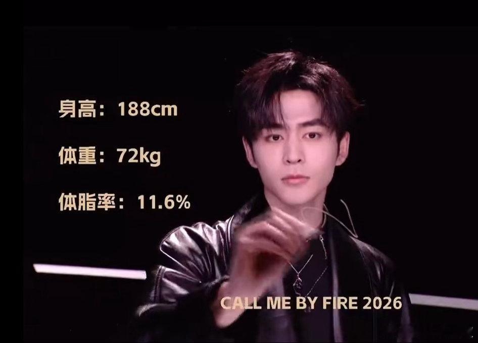 综艺之神眷顾张卓尔！披哥直播游戏环节全力冲刺，不拘小节，贡献爆笑名场面张卓尔为了