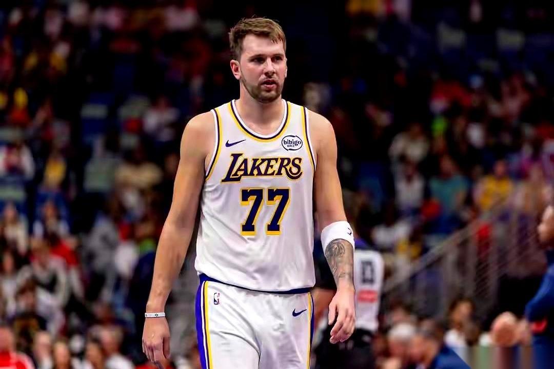 别扯那些没用的了，什么战术不合、体重管理……
说白了，就是新来的老板，要拿腕儿最