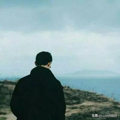 该给老人让座吗
 
这个问题，问住了无数人，也藏着最朴素的人性考量。
从小我们就