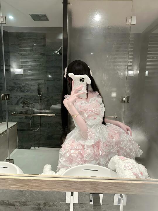 草莓夏洛特米米嘟ʚ˃ ᵕ ˂ ɞ