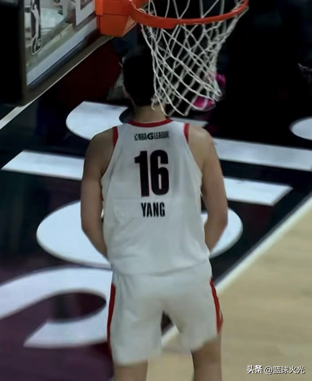 杨瀚森收官战拯救球队！叫一声森哥不过分吧！

别看上半场手感不佳，咱们喊了一个赛