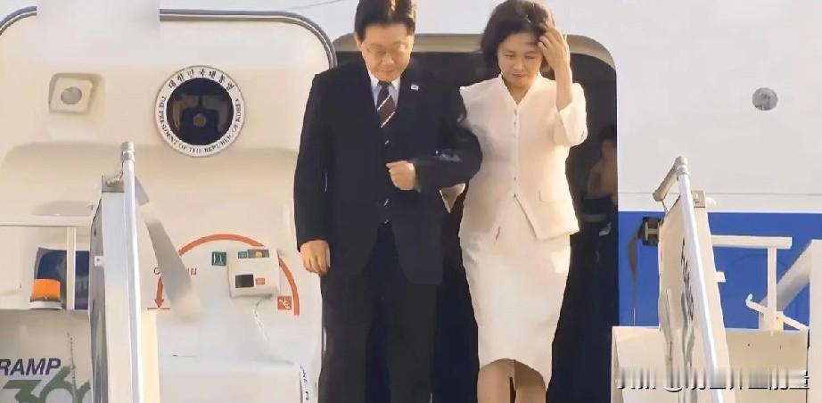 李在明夫妇抵达印度，红毯礼兵最高礼仪接待。