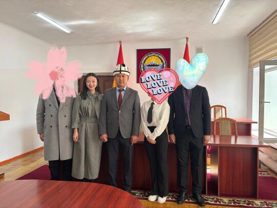 与吉尔吉斯斯坦纳伦州艾尔盖舍夫州长会谈