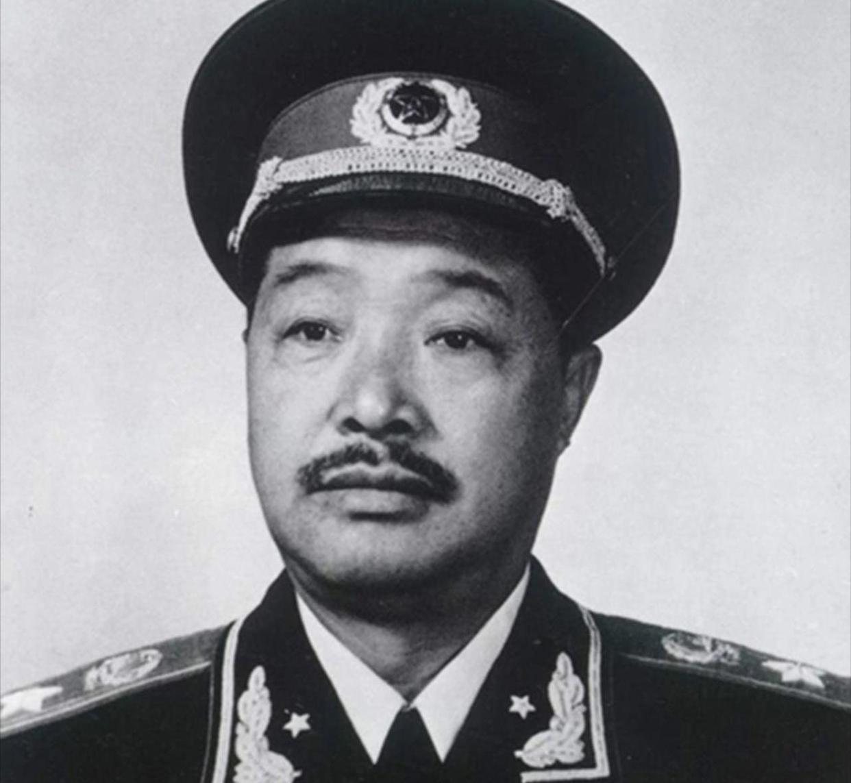 1963年贺龙独子没考上清华，找到父亲帮忙，谁知道贺龙直接进入学校，指名道姓要找