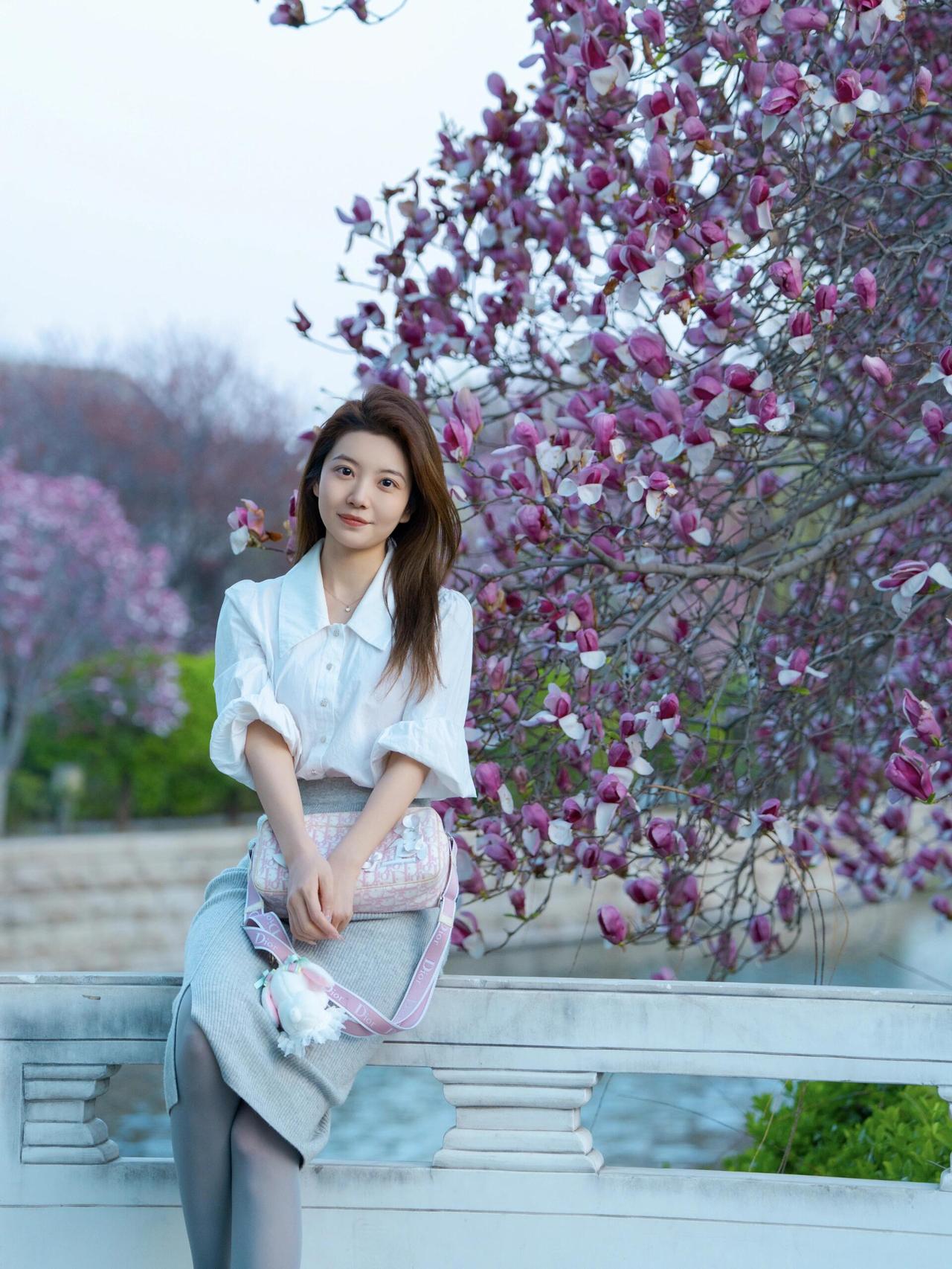 粉玉兰的快乐摄影 这么漂亮的景色，肯定是要拍照的啦~