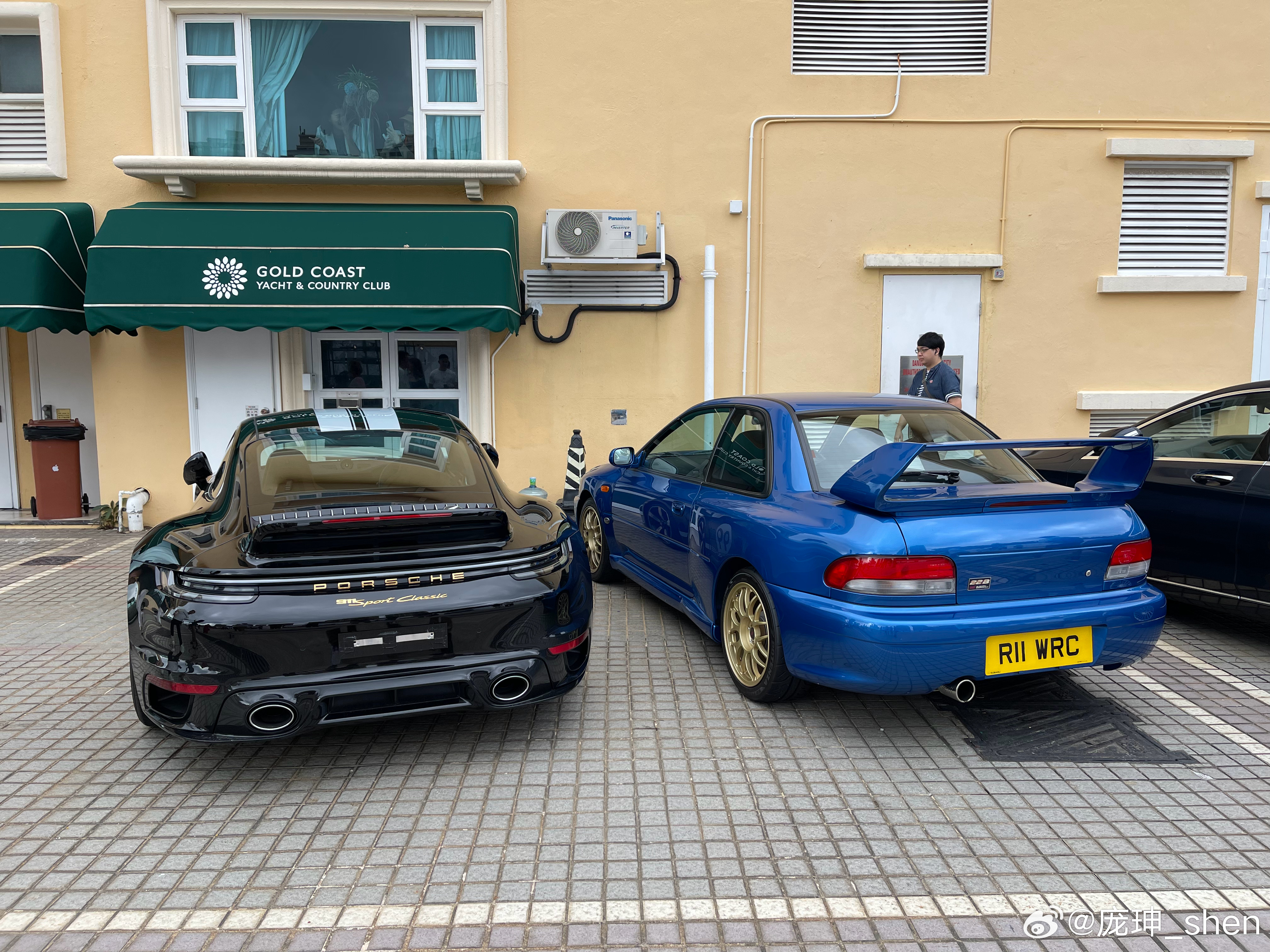 #shen车视界# 之前问大家“左还是右”，得到了不少答案。两辆都很特殊，海外市