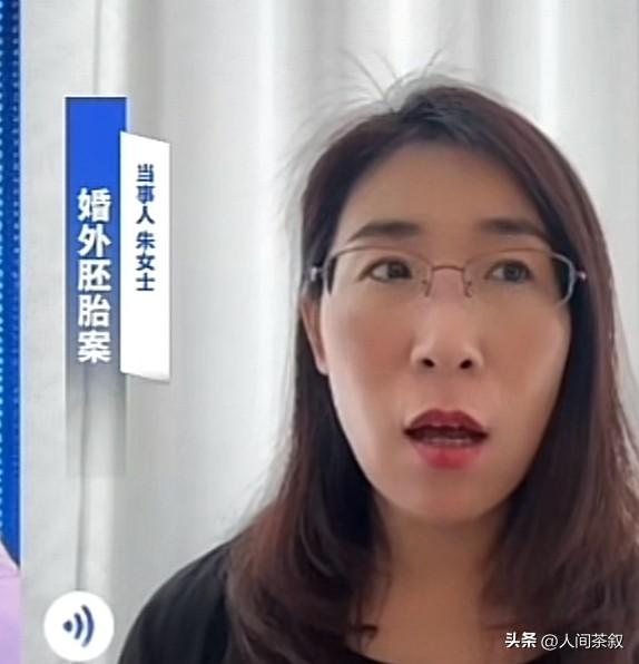 朱女士不是不想离婚，而是不会轻易离婚。

她举了一个例子，就好比有人抢了你一笔钱