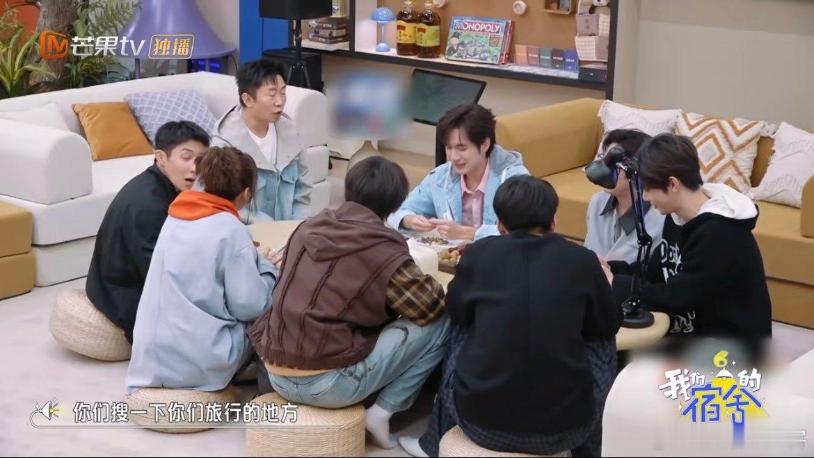 高瀚宇把分吃了 游戏还没开始多久，高瀚宇对着当积分的桂圆一口闷，旁边人都看呆了，