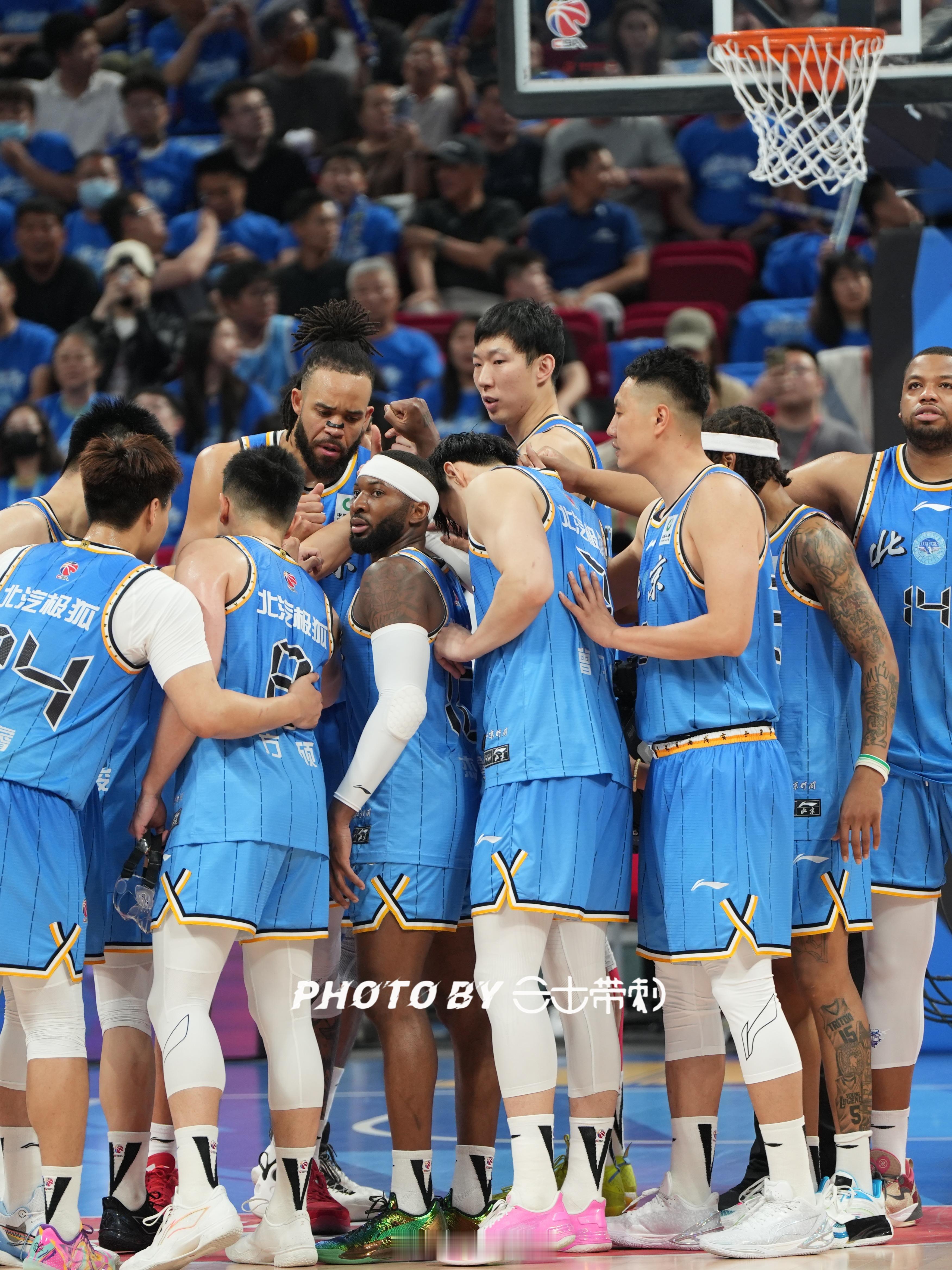 cba季后赛北京男篮vs广东男篮  北京与上海会师半决赛，这也是两队在CBA季后