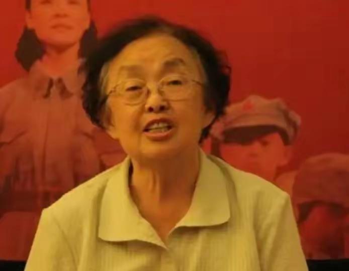 1952年6月1日，毛主席在接见少先队员代表时，听闻有一名孩子名叫左太北，亲切的