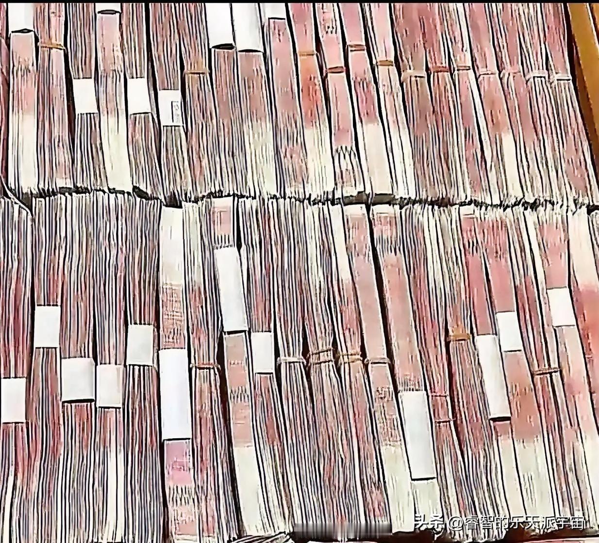 什么叫洗钱?
你明天去买张彩票，中了五百万，按照国家法规要扣20%所得税，实际上