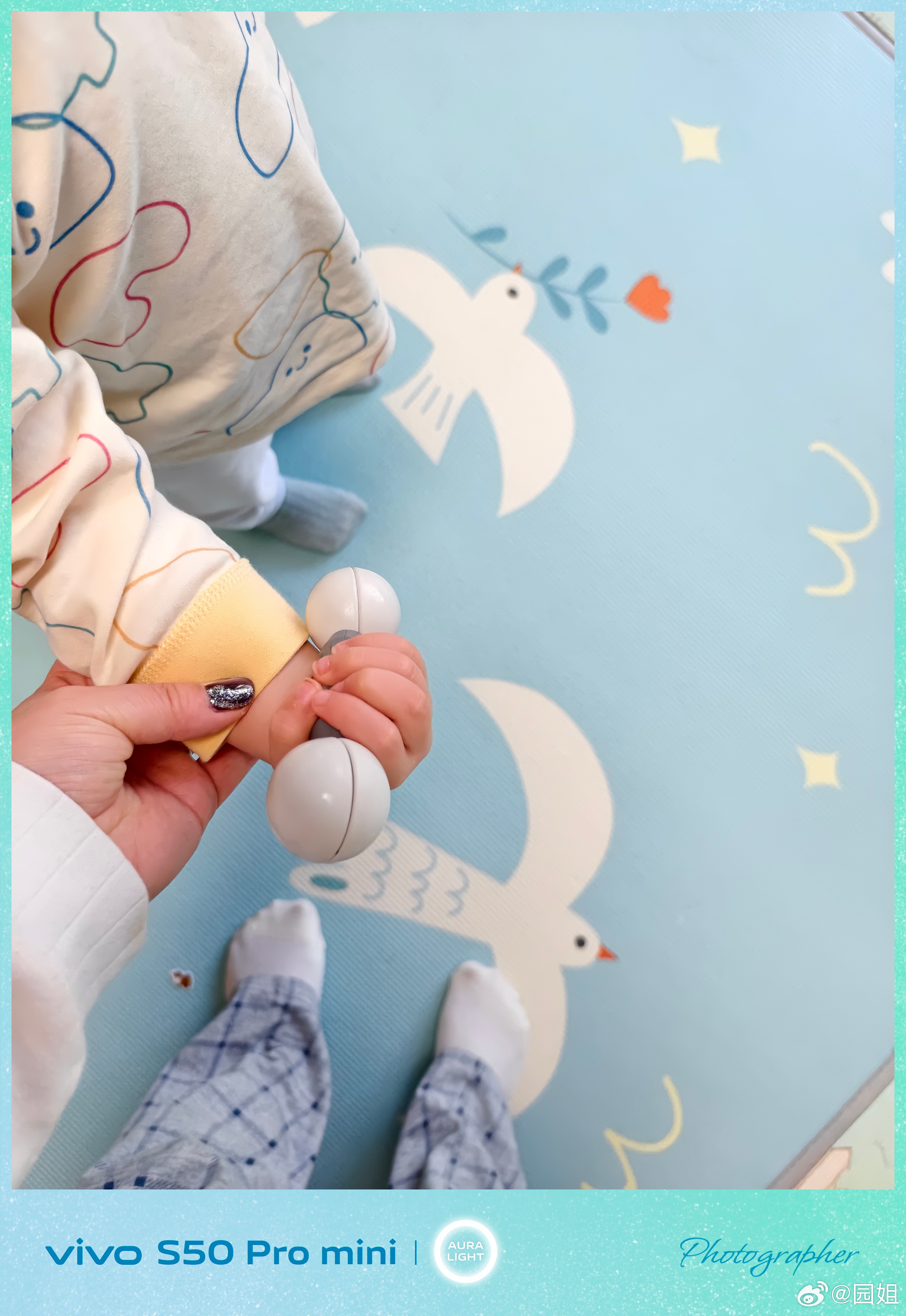 海胆弟弟自己做的哑铃还挺像那么回事的