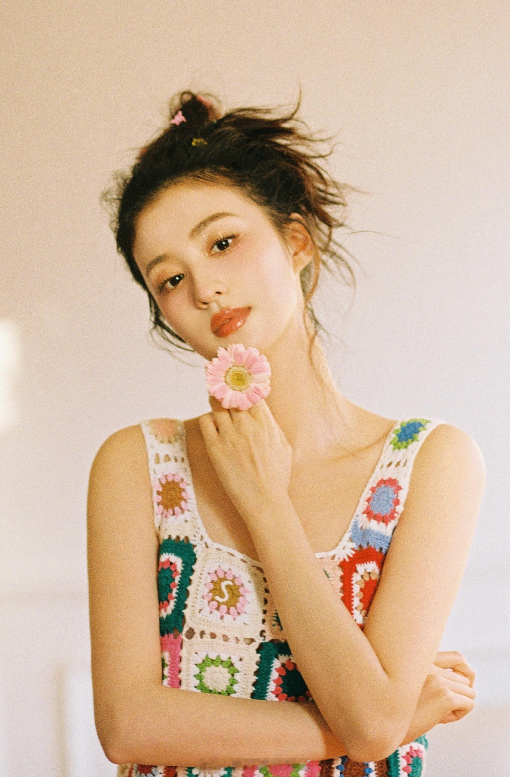 王楚然甜美公主穿搭 