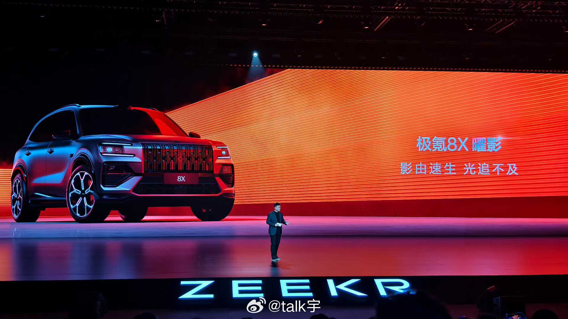 虽然但是，极氪8X这黑化版有点小帅啊，有点RR BB那意思了哈 