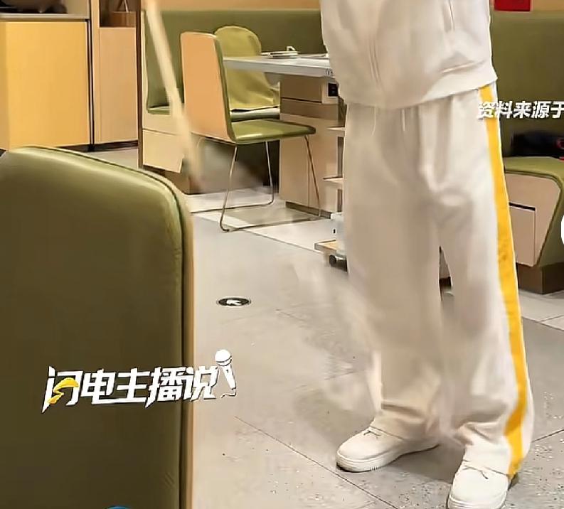 特别喜欢较真的人，就不适合去饭店吃饭
一位男子去了全国比较有名的连锁火锅店，吃饭