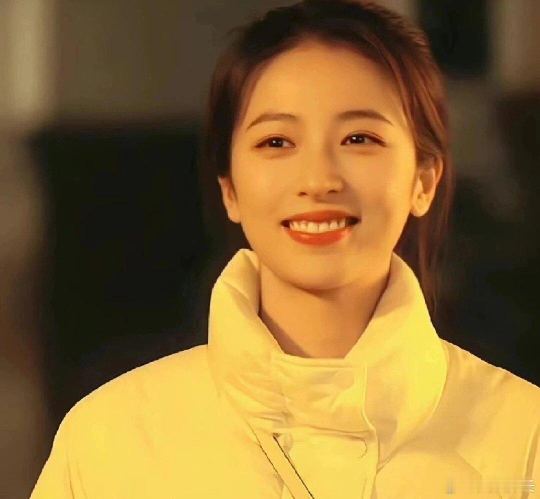 内娱选美为啥不带上周雨彤，这姐真的有种随性自然的美啊，谁懂！！！ ​​​