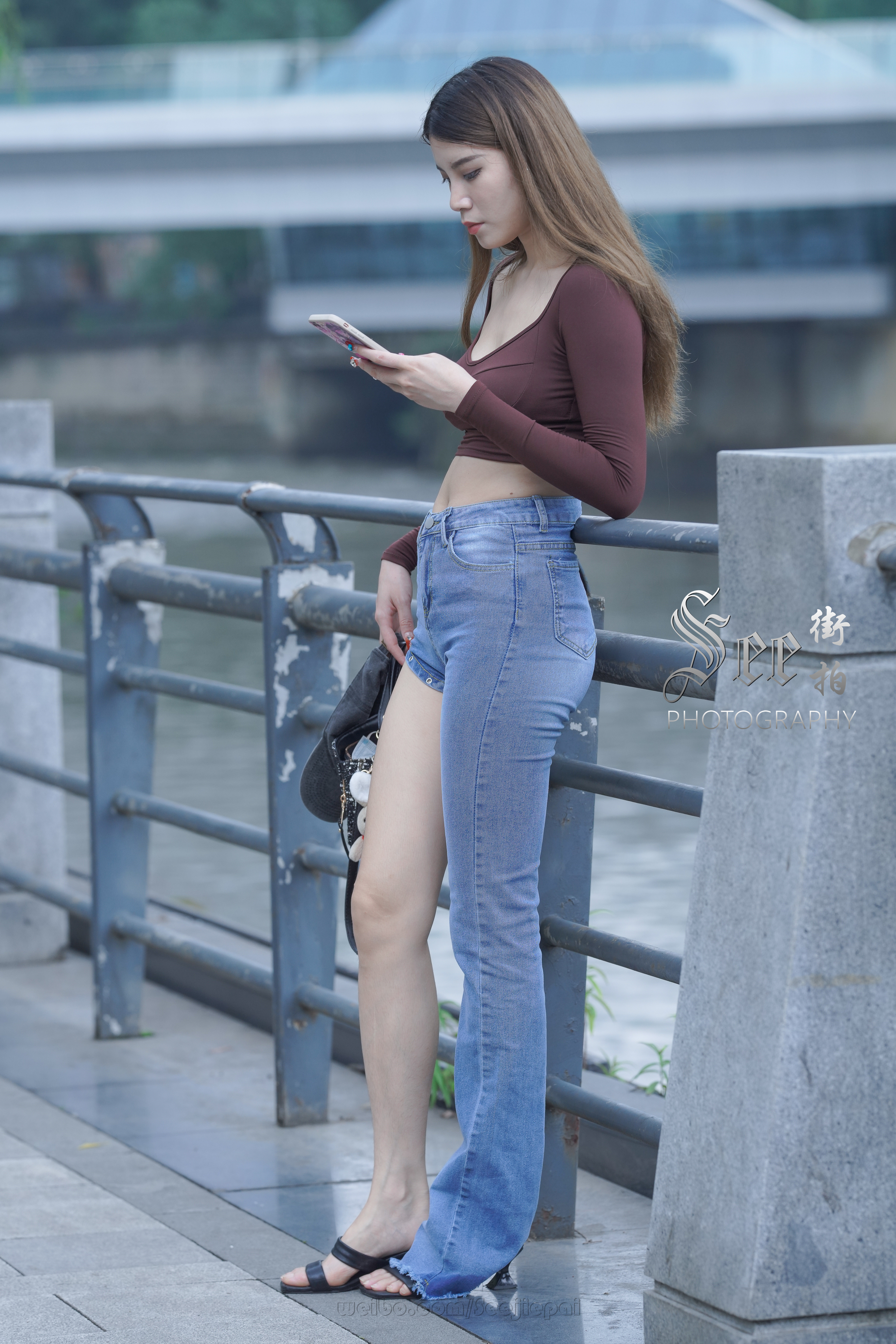 单腿牛仔裤，靓丽时尚~~ ​​​