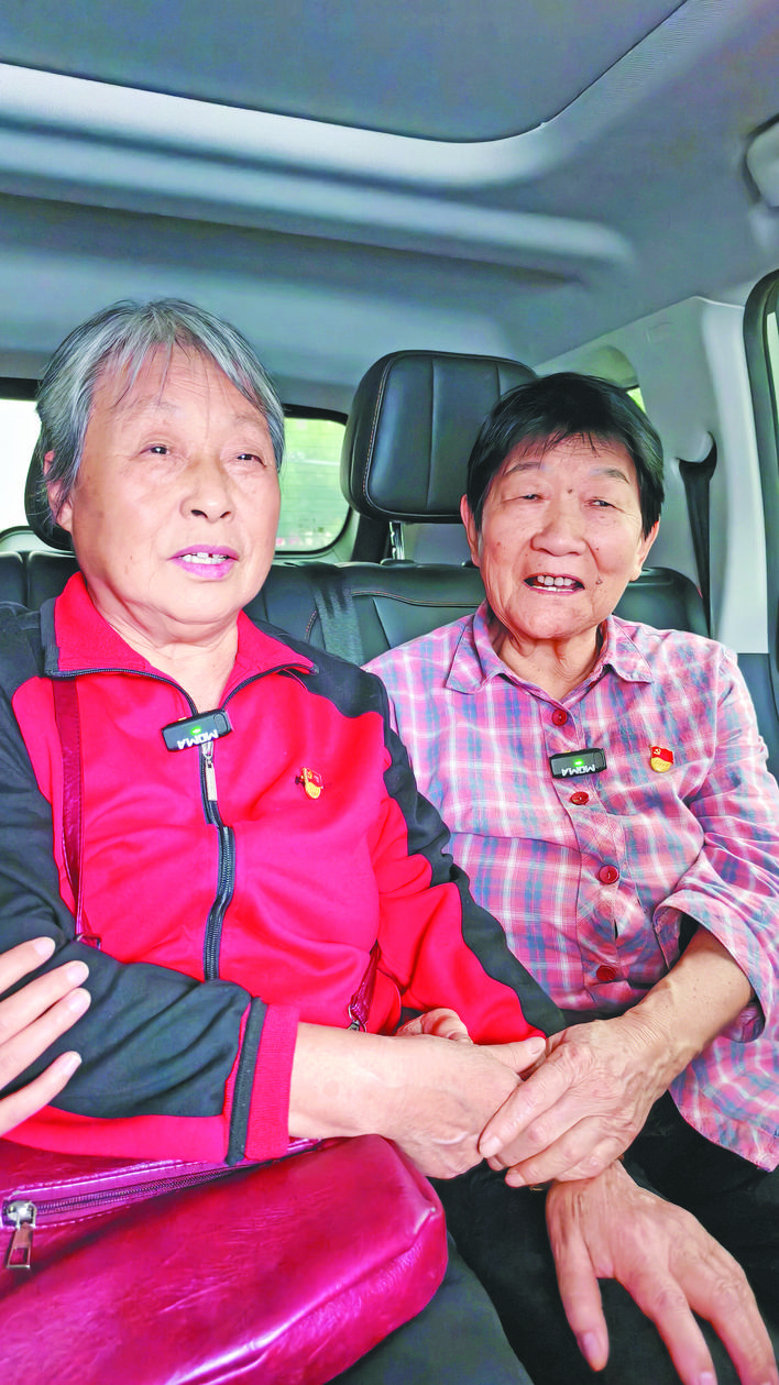 两个"热心肠"一条公益路