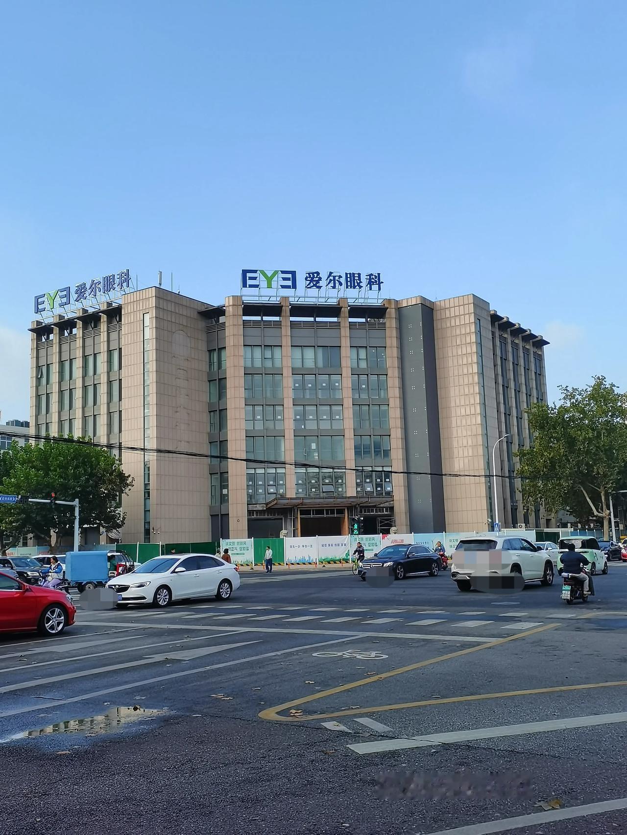 
地标潍坊，10月2日晨早上起来温度10℃，穿着外套，来到新华早市场买菜，回去的