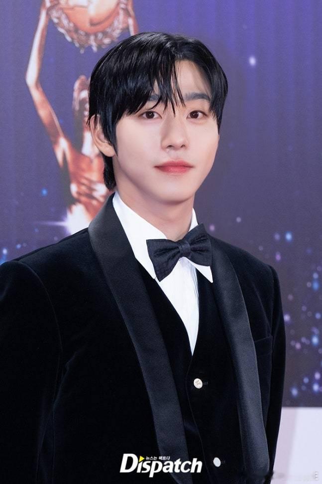 19日，演员 出席第46届青龙电影奖颁奖典礼红毯活动。 