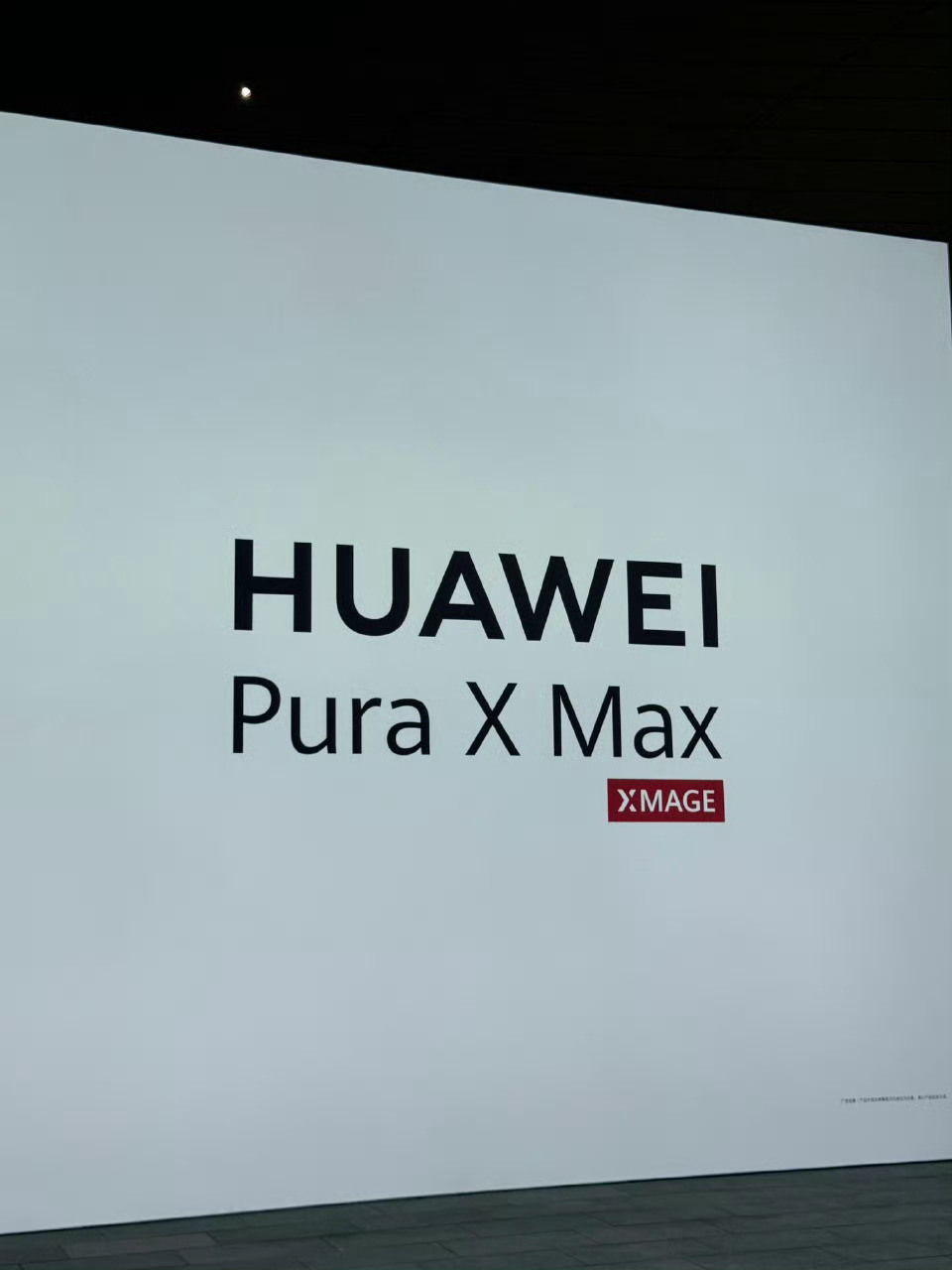 国产手机在性能、形态颜值各个方面吧，可以说是全面领先，全面开花，为什么就不能贵一