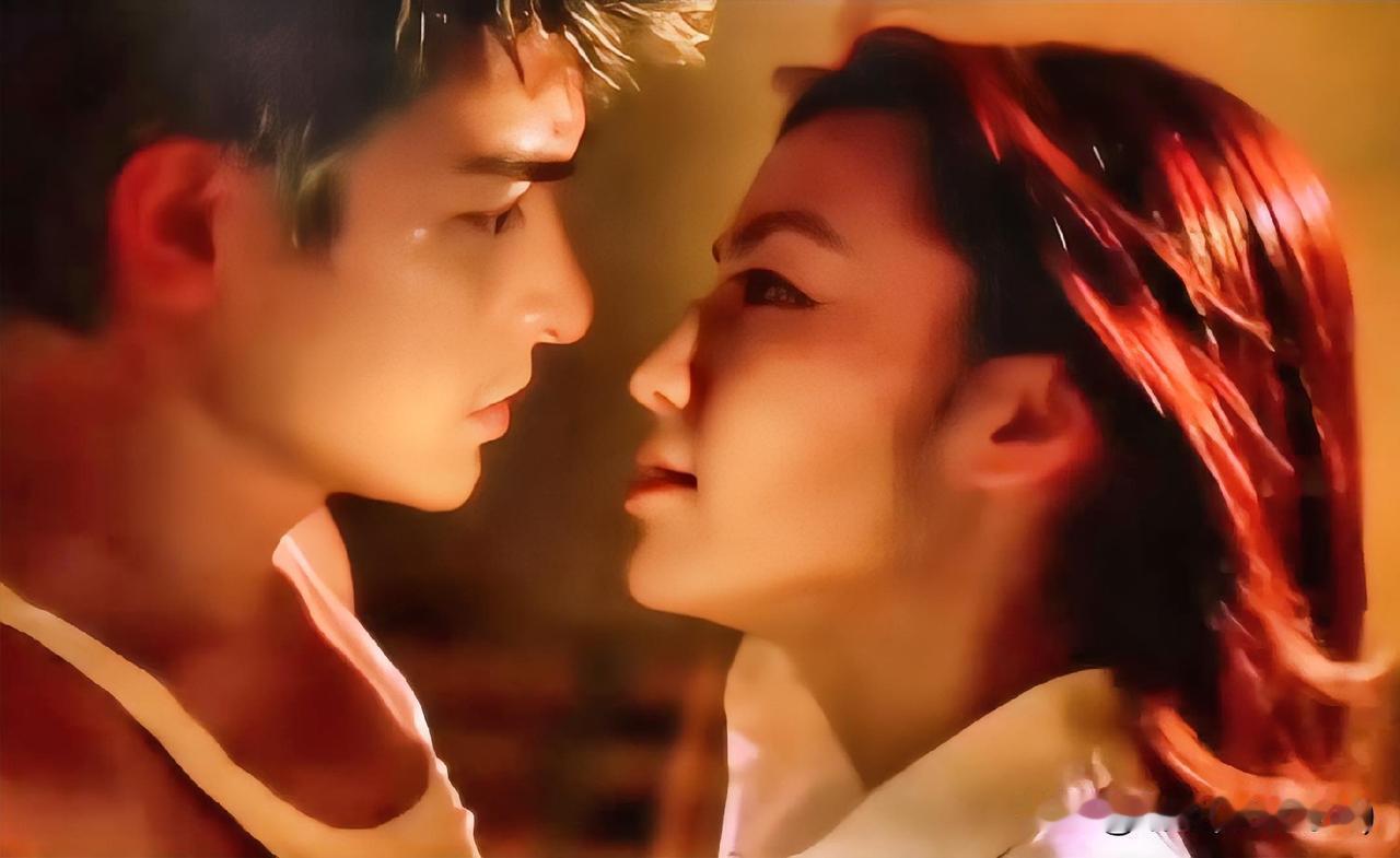蝶恋花·念卿
文/刚柔

听刘德华《你是我的女人》，一曲旧歌, 夜深静听，万绪萦