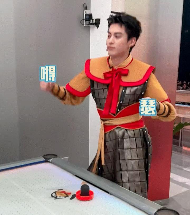 刚用高德地图和我仅够日常沟通的英语，帮来自印度的一家三口指路（指路公交车站位置）